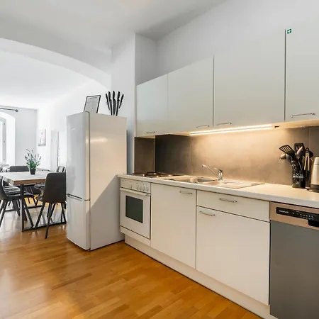 Homy Downtown Elegance Appartamento