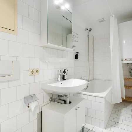 Homy Downtown Elegance