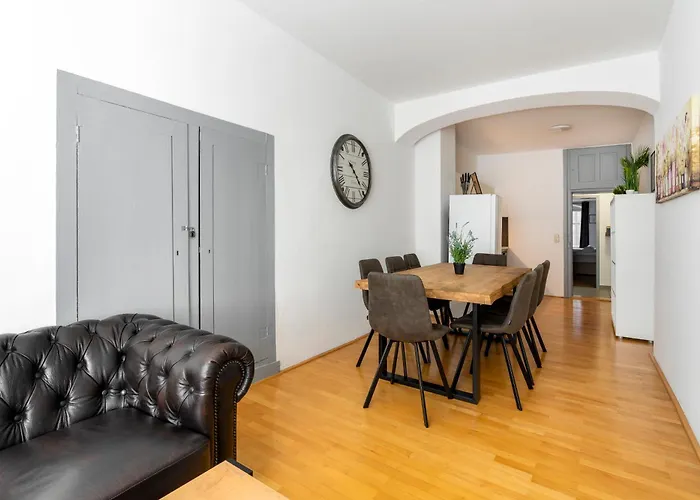 Апартаменты Homy Downtown Elegance