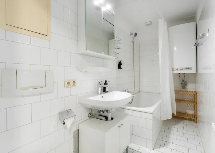 Homy Downtown Elegance